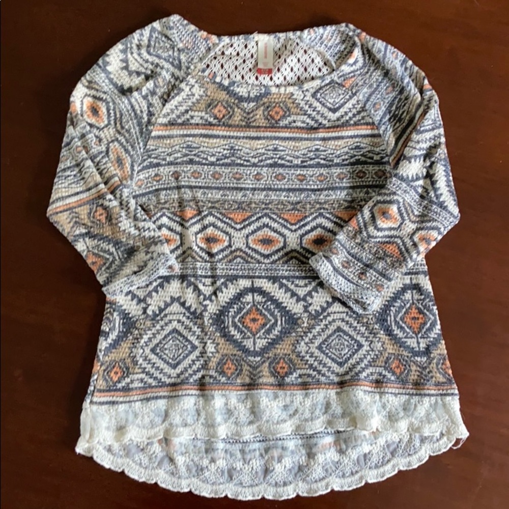 Womans 3quarter length sleeve, lightweight top